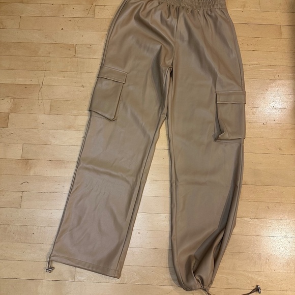 Forever 21 Beige Vegan Cargo jogger, L, P1366 - Picture 6 of 9